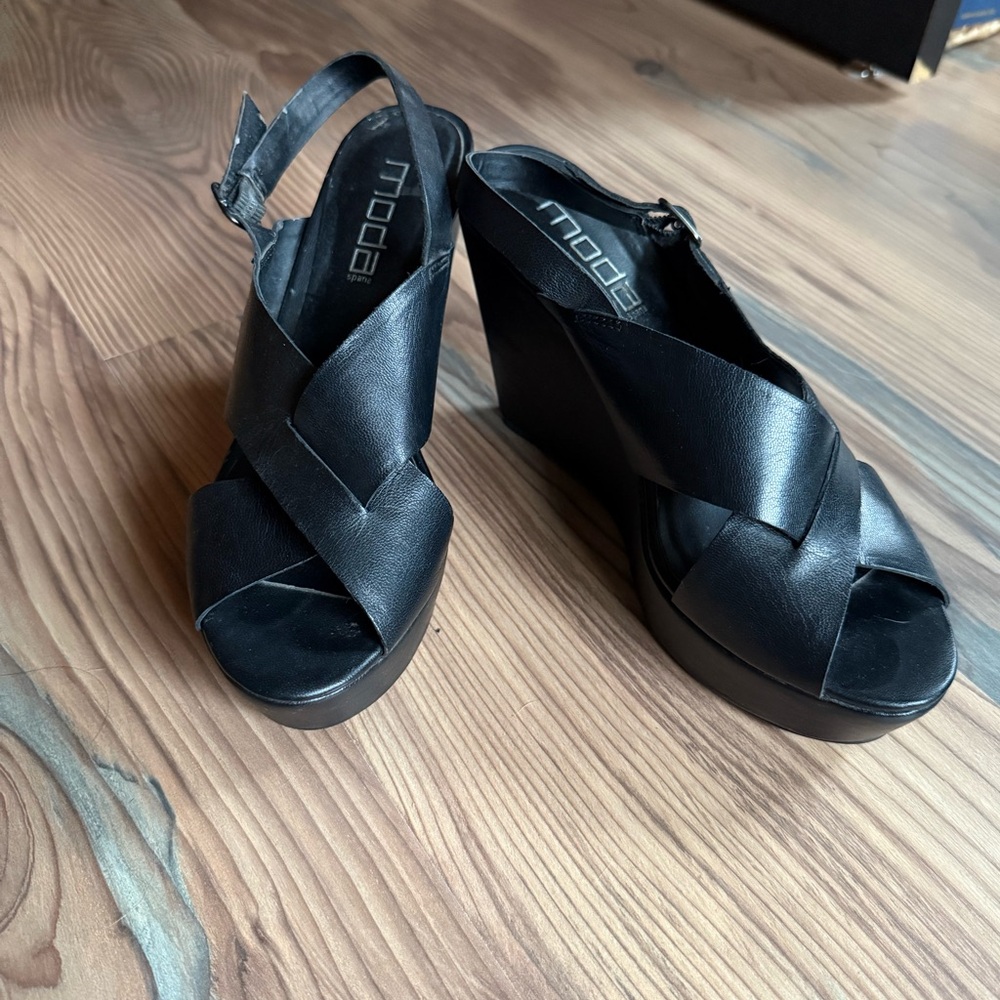 Moda Black Wedge Sandals - size 8 1/2